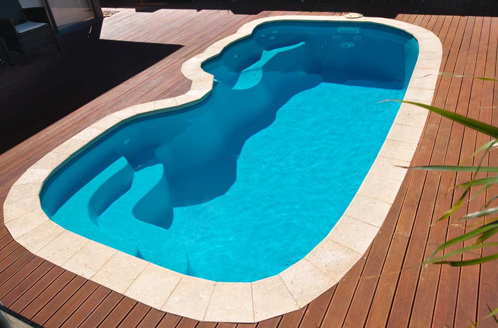 Fibreglass-vs.-Concrete-swimming-pool